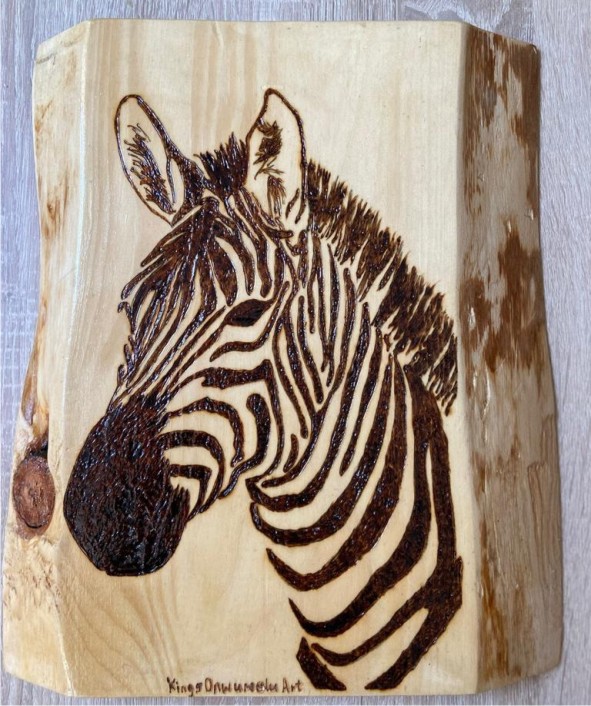 kingsley-onumelu-african-art-expert-pyrograph-wood-burning-artist-in-justgasse-vienna-Austria-zebra